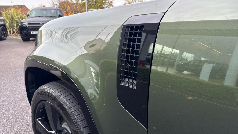 Land Rover Defender 3.0 D250 X-Dynamic SE 90 3dr Auto Diesel Estate